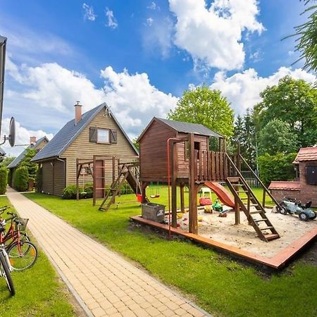 Caloroczne Domki Nad Morzem I Jeziorem Jezierzany Exterior foto